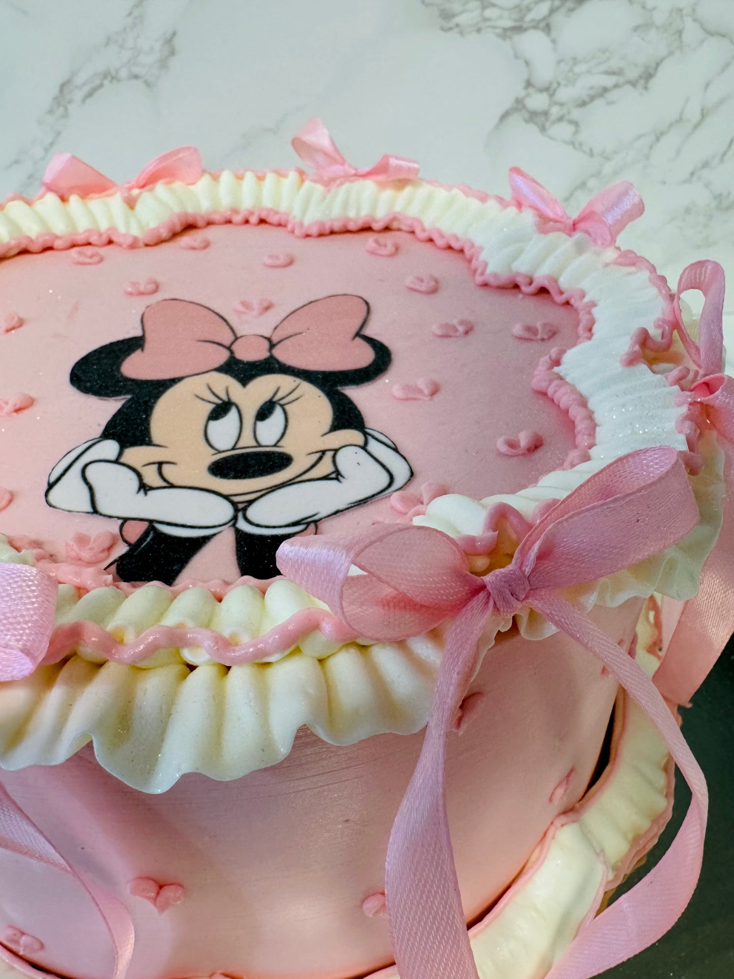 Minnie mousse cake